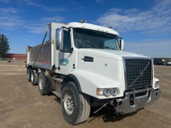 2016 Volvo VHD TRI-AXLE DUMP at Sunrise Equipment – Image 1
